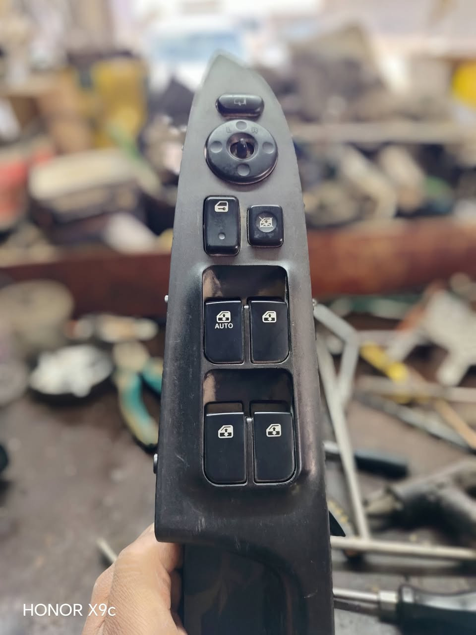 اللهم صلّ على محمد وآل محمد 
توصيل لجميع المحافظات 
تكحم تفيصخ
***********واتساب
العنوان الديوانية حولي الخصيمة مقابل الزرعه 
ورشة الصادق لتصليح مكائن جام واقفال السيارات
