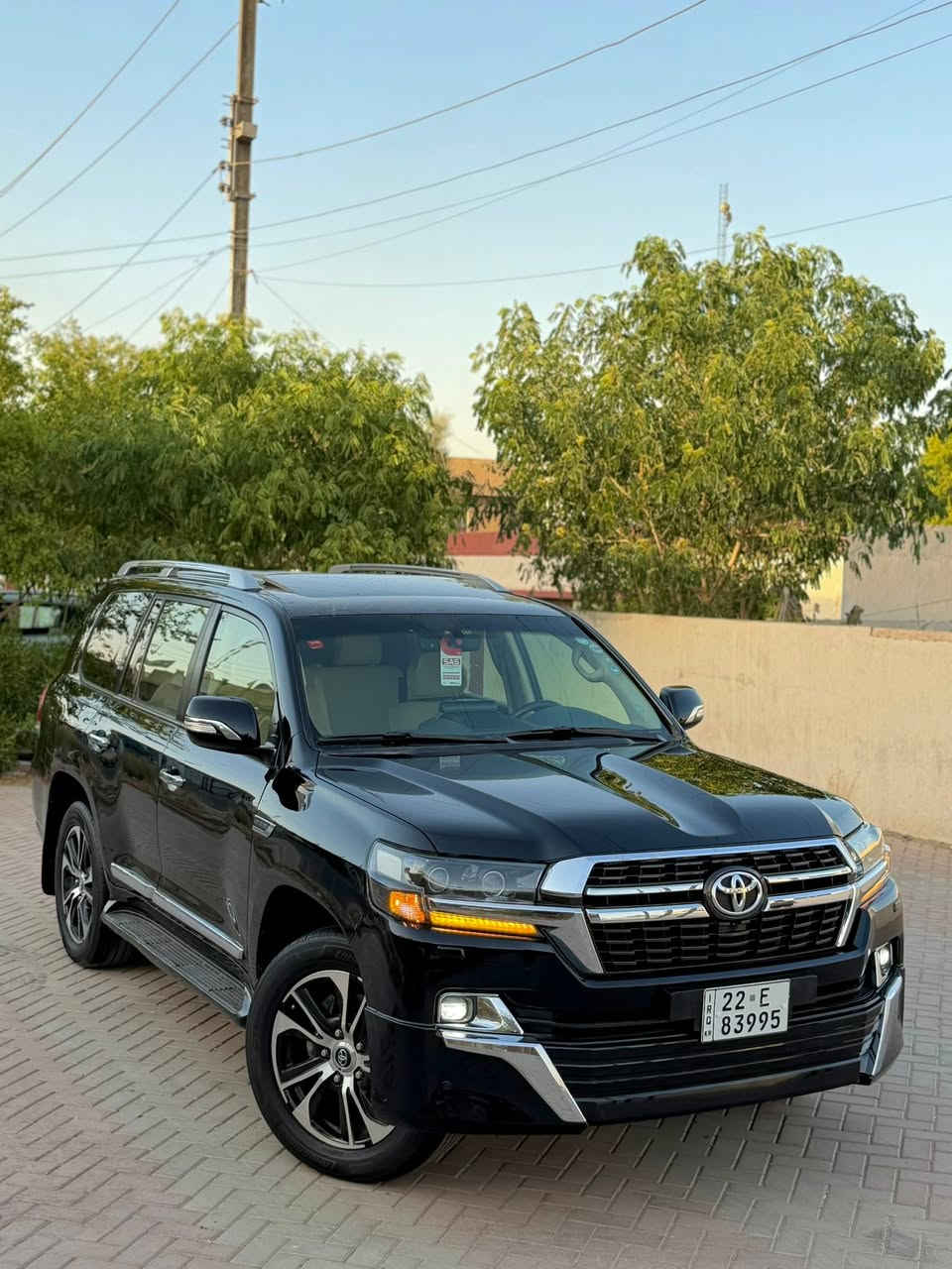 لاندكروز موديل2016  SASV8 4600
 فول مواصفات 1/1 رقم أربيل بسمي سنويه ورقم وهزه وفحص كله جديد  السياره كفاله   عامه  حت الدعاميات ومكينه وتخم تاير وحداديه كله على وضع الشركه المواصفات 
1- بصمه + بصمه ابواب 
2- سلايت 
3- كشنات جلد + كشنين كهرباء + كشن السائق  +3قطع تبريد 
4- 8 ارباك 
5- تشغيل عن بعد 
7- اشاير لكزز 
9- ثلاجه بارد 
10- طفايه اماميه  
11 حساسات امامي خلفي 
مكاني بغداد الكرخ فقط بيع 
السعر (437)واتساب ***********

