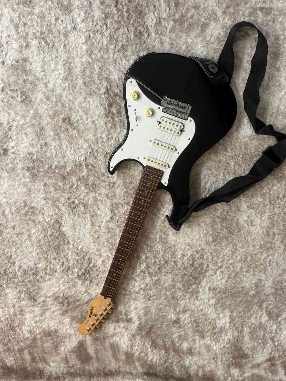 للبيع غيتار Yamaha EG112 مع أمبليفاير Yamaha GA-15 الأصلي، بالإضافة إلى Yamaha Auto Tuner، بحالة ممتازة جدًا واستخدام خفيف.

محتويات الطقم:
✅ غيتار Yamaha EG112.
✅ أمبليفاير Yamaha GA-15.
✅ Yamaha Auto Tuner.
✅ الكارتون الأصلي للأمبليفاير.

الحالة:
✔️ جميع القطع تعمل بكفاءة.
✔️ نظيفة ومحافظ عليها.
✔️ مناسبة للمبتدئين والمحترفين والتدريب المنزلي.

💰 السعر: 350,000 دينار عراقي (قابل للتفاوض بالمعقول).

📍 الموقع: البصرة


**إذا كنت صاحب هذا الإعلان وتريد حذفه لأي سبب، رجاءا أرسل رسالة إلى الدعم الفني**