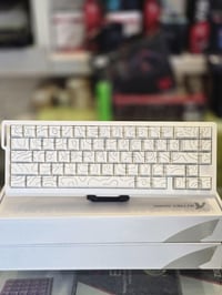 اخوان كيبورد Attack shark x68 he  مستخدمه يوم واحد فقط وملحقاته كاملة ...