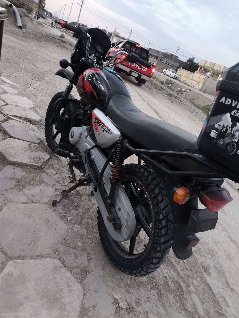 سلام عليكم دراجه هندي للبيع موديل 2021 اوراق دراجه نضيفه مكينه مامفتوحه لسعر 1300 وبيها مجال للشراي لمكان القرنه الشرش رقم ***********
