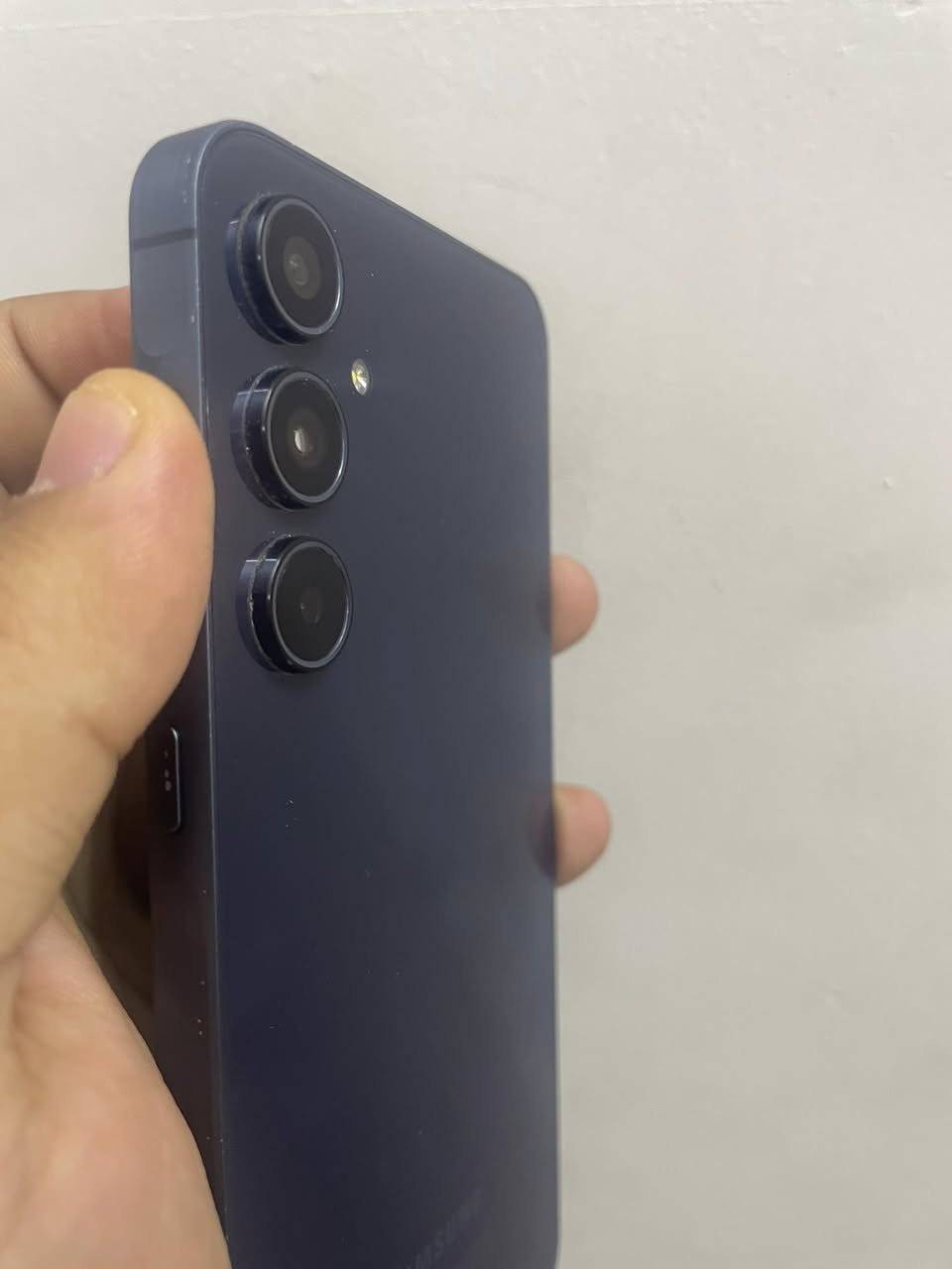 السلام عليكم A55 تلفون بعده جديد كلش قبل شهرين أقل أخذته هسه كاعد ينباع ب٤٠٠ و٤٥٠ أني رايده ب٣٠٠ قفل تلفون جديد كلش شخط واحد ما بي مكاني بغداد المحموديه 
***********
