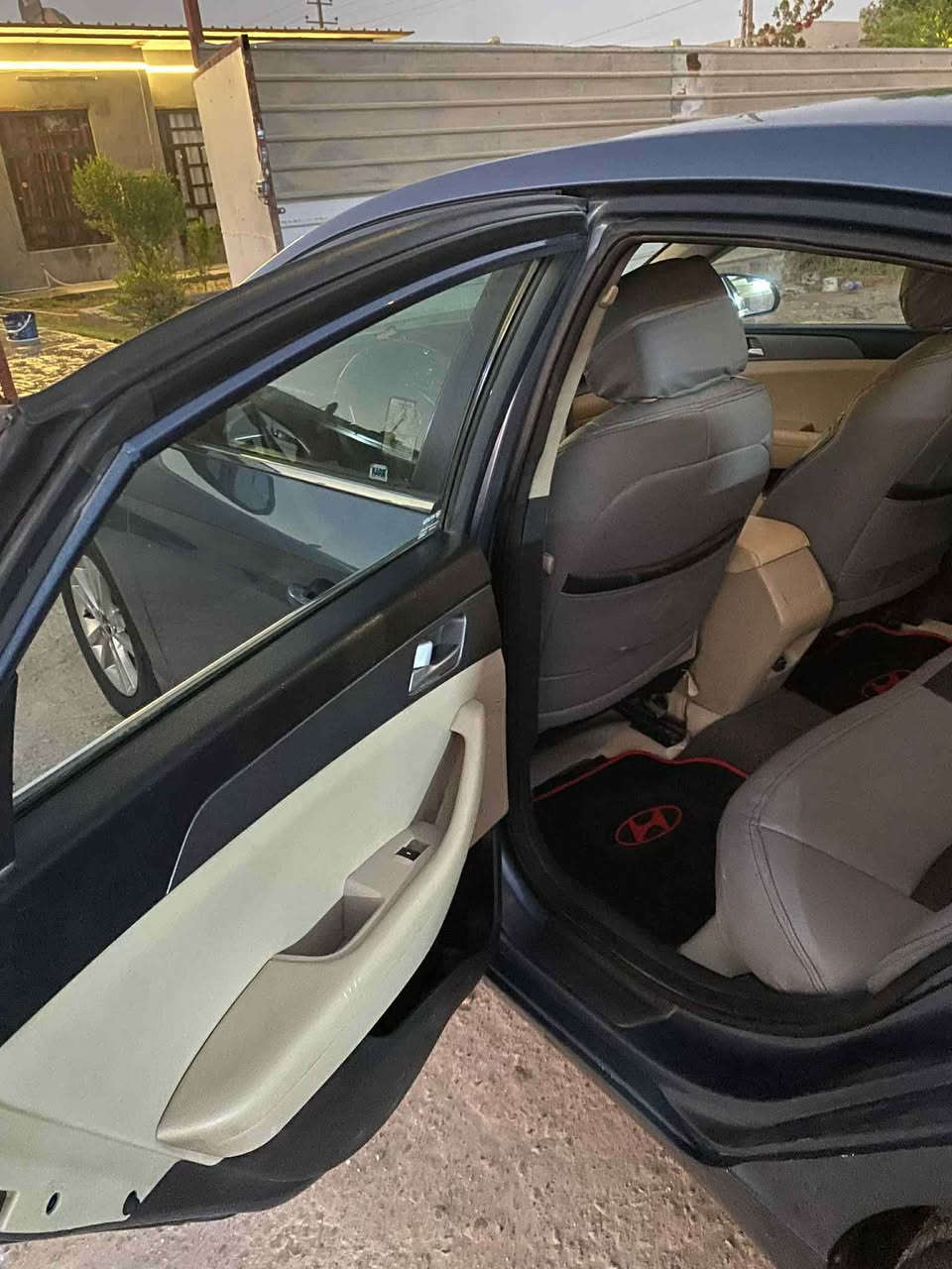 لام عليكم 

سوناتا 2015 سياره نضيفه حدثه مالته  من امريكا دعاميه الاماميه سعر 110 بيه مجال 

رقم تليفون ‭٠٧٨٢ ٦٢٣ ١٠١٤‬ بغداد, العراق
