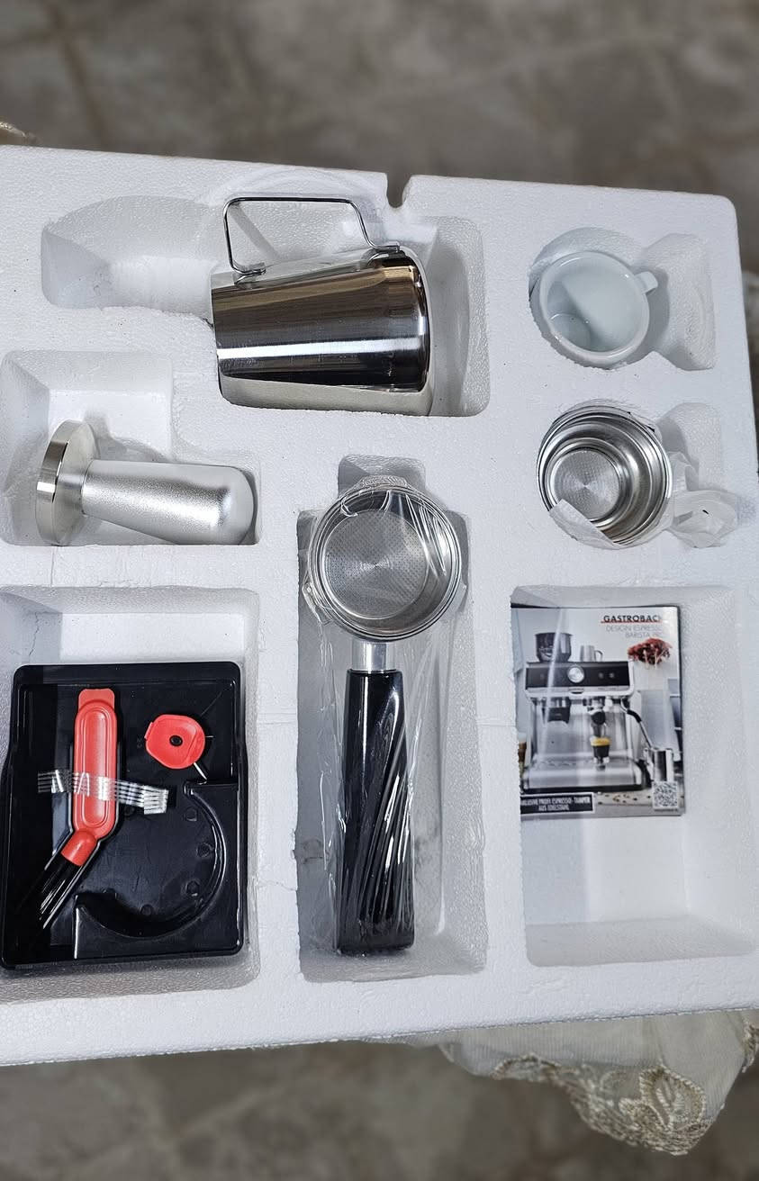 العنوان: الفخامة الألمانية في كوب قهوتك! ☕🇩🇪
​هل تبحث عن المذاق الحقيقي للإسبريسو؟
نقدم لكم ماكينة القهوة الاحترافية من شركة Gastroback الألمانية، الماكينة التي تجمع بين الأناقة والقوة لتعطيك تجربة باريستا حقيقية في منزلك أو مكتبك.
​لماذا تختار Gastroback؟
✅ هيكل كامل من الفولاذ (Stainless Steel): تصميم عصري ومتانة تدوم طويلاً.
✅ استخلاص مثالي: مضخة ضغط قوية تضمن لك "كريمة" ذهبية وكثيفة في كل كوب.
✅ نظام تحكم حراري ذكي: يحافظ على نكهة القهوة الأصلية ويمنع احتراقها.
✅ ستيمر بخار احترافي: لتحضير أروع لاتيه وكابتشينو برغوة مخملية.

✅تامبر ماركة+بتشر حليب +بورتافلتر احترافي+كوب أورجينال+باسكيت سينجل ودبل
جديد....


**إذا كنت صاحب هذا الإعلان وتريد حذفه لأي سبب، رجاءا أرسل رسالة إلى الدعم الفني**