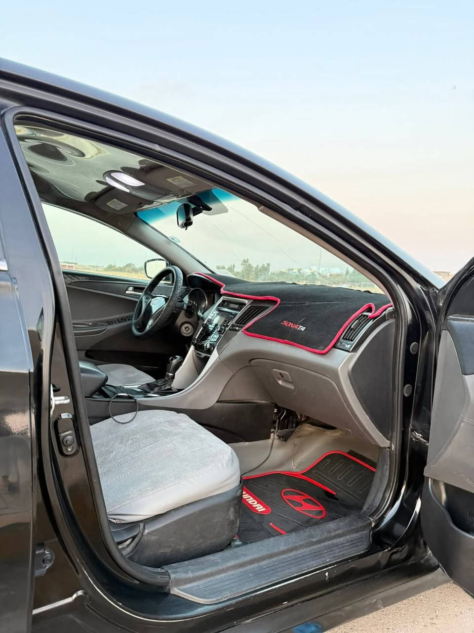 السلام عليكم سوناتا موديل 13 وارد امريكي  بااسمي شخصيا. رقم بغداد مشروع وطني كير محرك مكفولات مصبوغه عام اثر جراد ضربتها جاملغ الاامامي وتبديل البنيد  والباقي مكفول قطره معجون مابيه وجاهزه ربع دينار ماتصرف عليه للااستفسار اكثر الااتصال ***********.  او مراسله الصفحه السعر 90  وبيها مجال بسيط كلش
