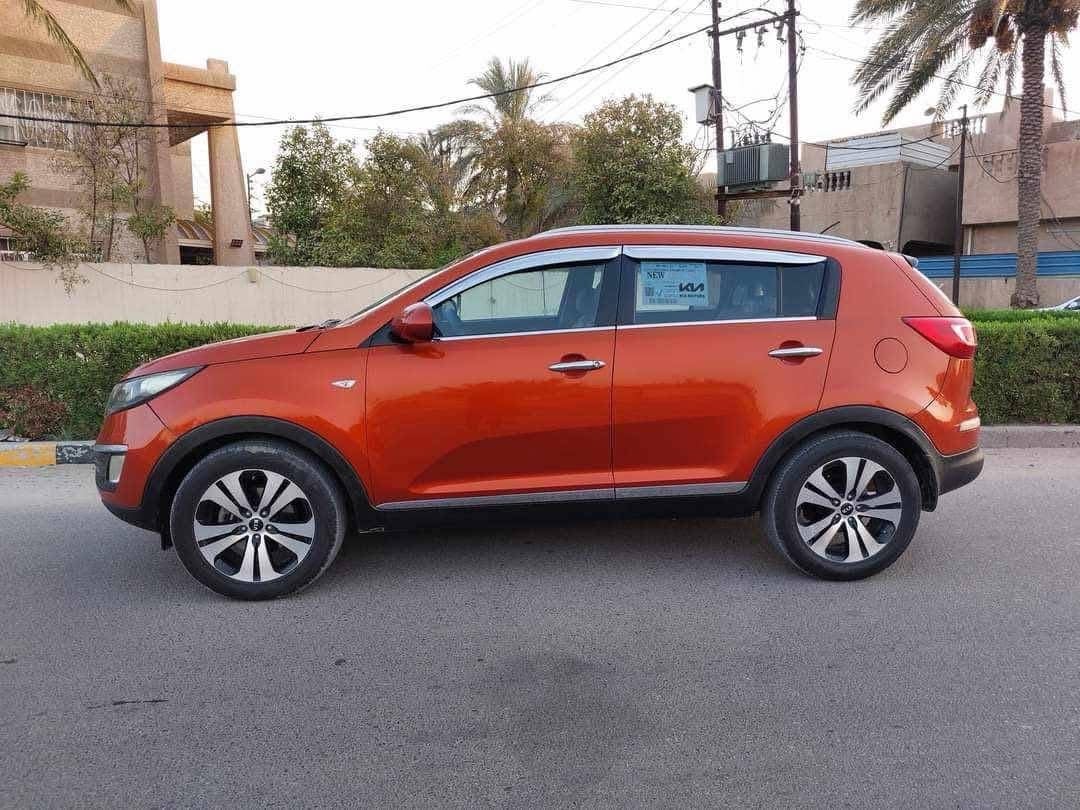 سبورتج ٢٠١٢ خليجي 
دوش محرك ٢٠٠٠ المرغوب 
مكفولة كفالة عامة من الصبغ والتبديل والضربة بيها فقط شخوط 
ماشية ١١٣
رقم بغداد مشروع وطني سنوية جديدة بأسم بنية
بانوراما 
شاشة كاميرا تايرات  تبريد كله جديد
مكان بغداد الحرية
***********
 السعر 143 بيها مجال للشراي