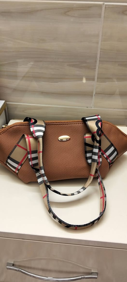 سڵاو هاوڕێیان ئەم  جانتایانە بۆ فرۆشتن لە سلێمانی یەکی یەک جار بەکار هاتون نرخی هەر ۳ دانەکە پێکەوە ۲٥ هەزار السليمانية, العراق


**إذا كنت صاحب هذا الإعلان وتريد حذفه لأي سبب، رجاءا أرسل رسالة إلى الدعم الفني**