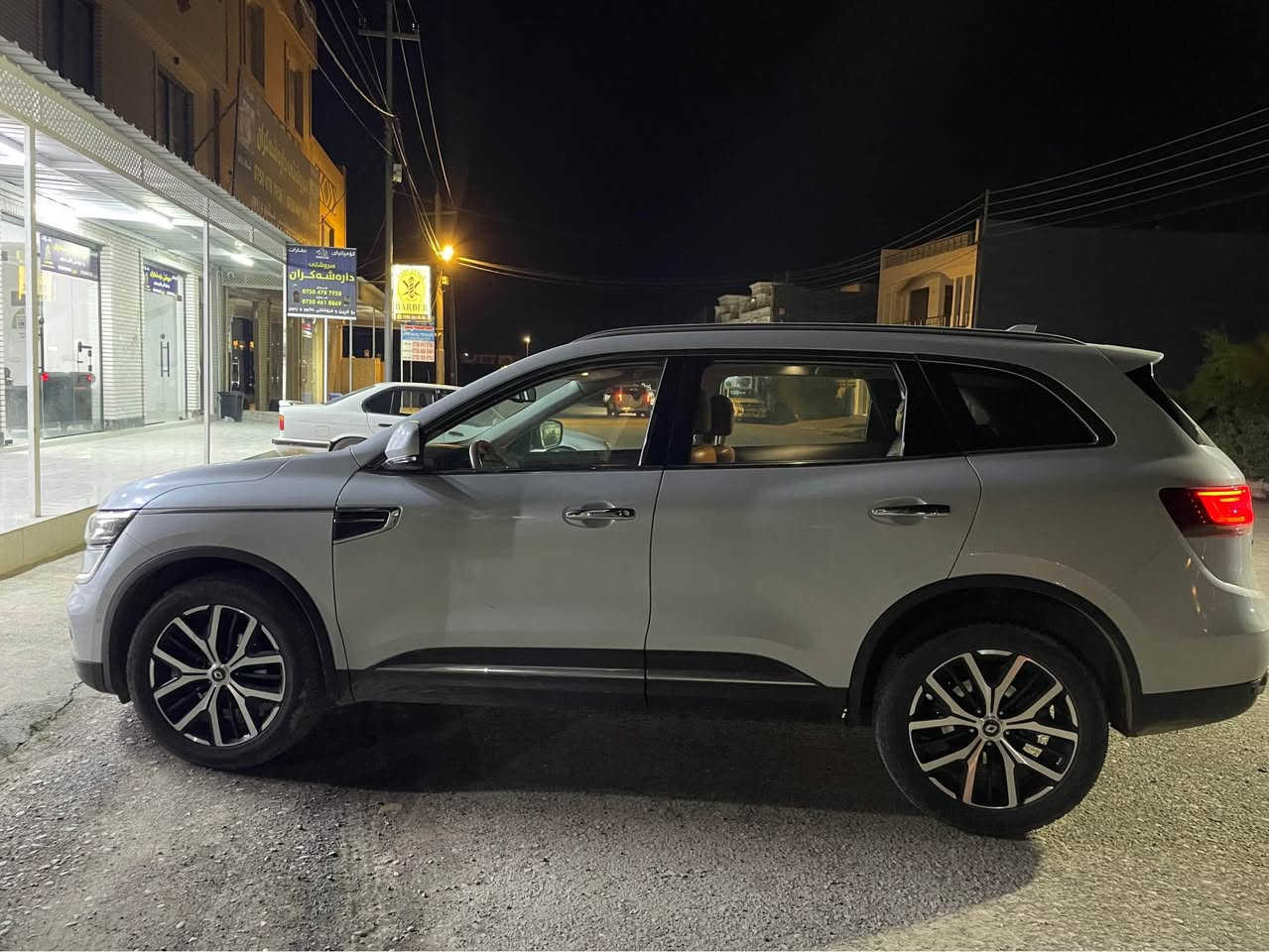 ڕینۆ کولوس 2023 قەپات مواسەفات کلین  یەک دەستە سفری شەریکەیە پانۆڕاما کوشین جلد تەبرید مەرکەزی کامیرا شەغال حساس شاشە گەورە وە  ناو قەیسی زۆرمواسەفاتی تر 57,000 ڕۆیشتوە بەناوی خۆمە سەنەوی 2028 ە  نرخ 215 و معامەلە.         ژ.م *********** أربيل, العراق
