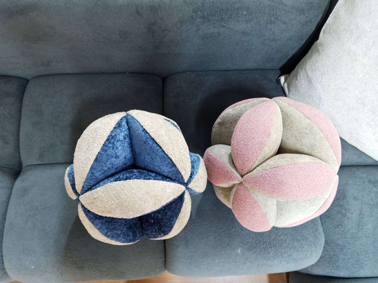 كوشات دزاين مصري يجنن
المواصفات 
قماش تركي
ديباج فندقي درجة اولى
عمل عراقي 100%
دزاين مصري 2026
للطلب والاستفسار 
***********
