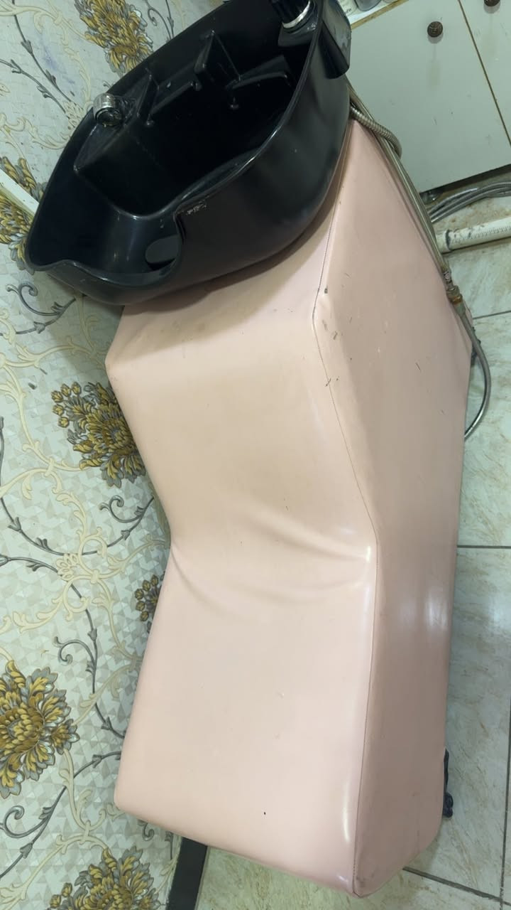 غراض صالون للبيع بسعر مناسب
كراسي عدد ٢
مرايا عدد٢
ميز اكريلك عدد٢
كاونتر مع ملحق 
رسبشن 
مغسله شعر 

السعر جميع الغراض مليونين ونص 
العنوان بغداد المنصور


**إذا كنت صاحب هذا الإعلان وتريد حذفه لأي سبب، رجاءا أرسل رسالة إلى الدعم الفني**