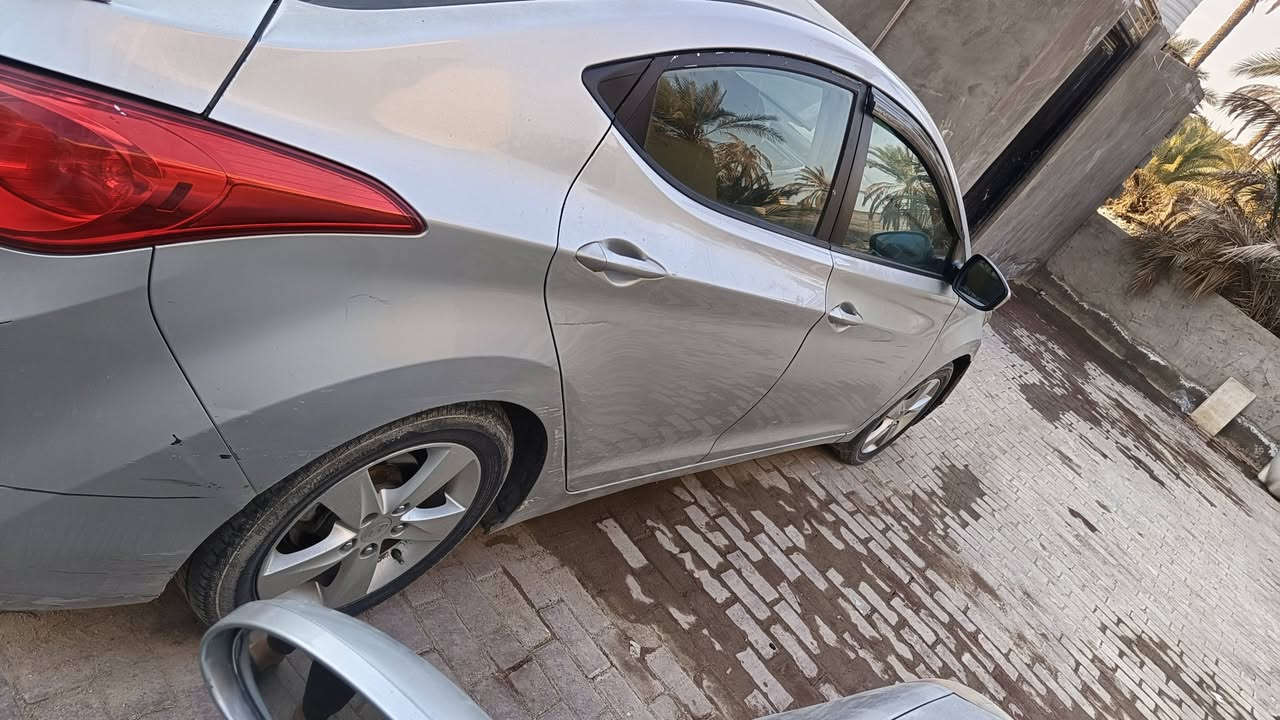 سلام عليكم النترى 2012
وارد امريكي
محرك 1800 دوش جديد
كير  تبريد شغال
جاملغ بيها مبدل بدون داخل
سياره معايزه شيي 
تخم تاير 
دواخل نضيفه جداً
سياره لمتدد
رقم  قادسيه بسمي
100  وبيها مجال بسيط حك الجيه
***********
