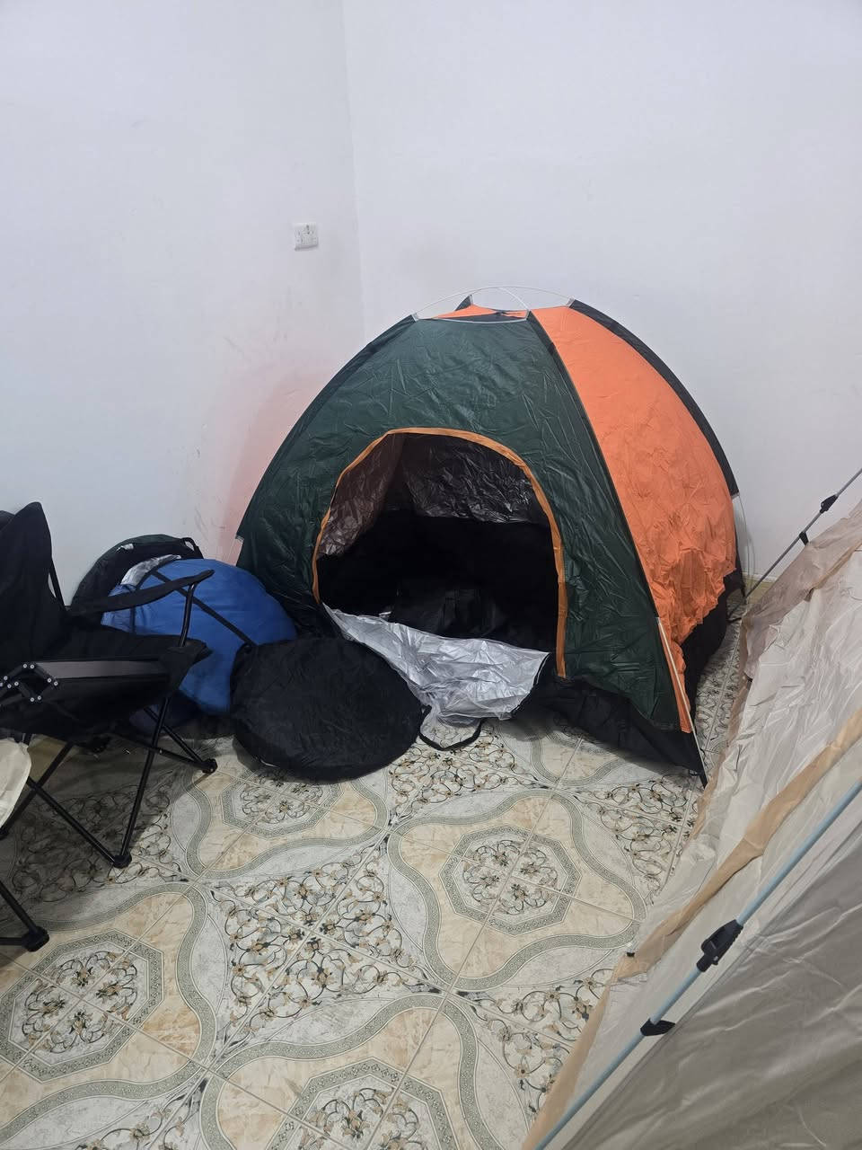 شلعة خيم ٥ قطع قياسات ها تقريبا ١٧٠*١٥٠عل اول تم ٦٠ الف مع التوصيل ال٥ قطع
***********
