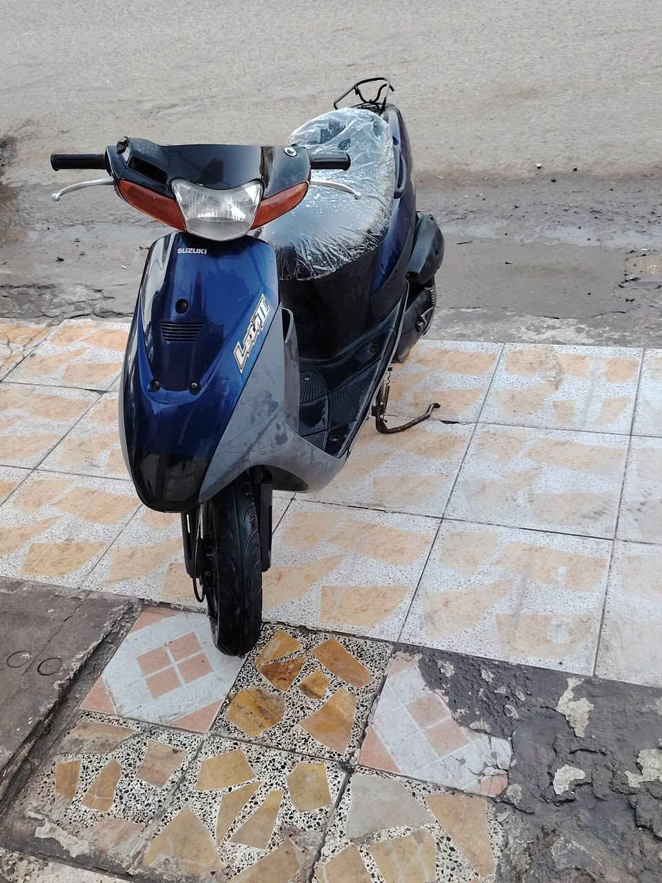 ساسوكي لبيع وراق ابسمي مكينه مامفتوحه شغالة سلف كهربايات كله شغاله شلعه ومشى دراجه جديده ابعده رايده اب 400 وأبيه مجال *********** مراسله واتساب
