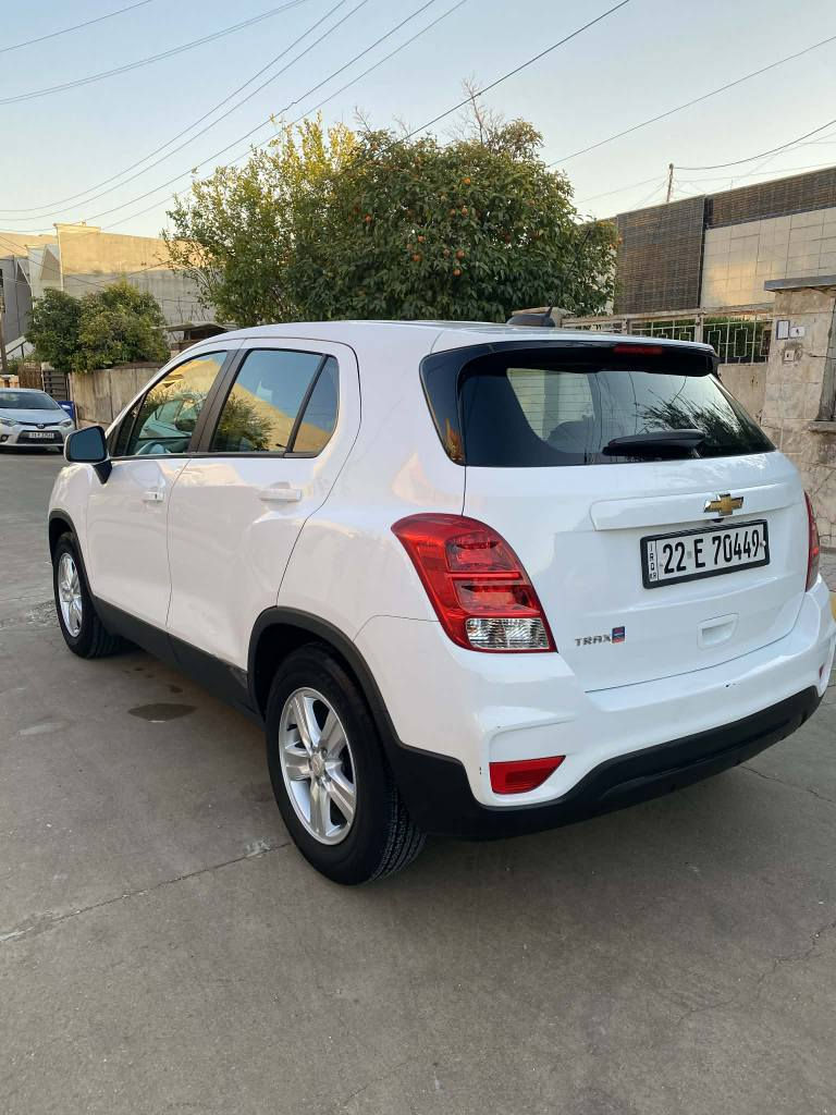 رقم الهاتف(***********-***********)
شوفرليت تراكس امريكي موديل 2020 محرك 4 سلندر تيربو بالشرط كير 6 سرعات بالشرط تبريد وتدفئه بالشرط بيها شبر صبغ بالبونيد بدون داخل بدون ايرباك سيارة حلوه وكاعد سريعه ورزنه بالمشي سياره صدر امامي وخلفي وتخم تاير ما بي عيب جاهزه بدون مصرف...
سنويه وهزه وبراد(فحص مروري) جديد..
سيارة بأسمي شرط التحويل....
رقم اربيل...
سيارة بيها شاشة + كاميرا وتحكم ستيرن وشاشة اعطال ونظام ECO تقليل صرف البنزين..... 
السعر 95 وبي مجال الشراي يتصل او يجي يشوف السيارة ويدلل.. 
تعليقات ما احاوب.... 
مكان السيارة كركوك.... 
***********
***********
***********
*********** كركوك, العراق
