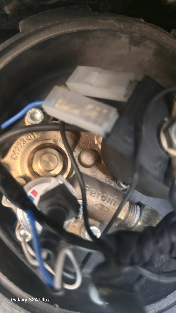 السلام عليكم
منظومة غاز 100 لتر 8 سلندر شغالة للبيع
شادهه على جارجر ار تي
 صناعة المنظومة ايطالي نوع فيروني
انت تفتح وتشدهه على سيارتك
النظافة %95 مبدل فلاتر قبل شهر
وكلشي جاهز .. وبالعافية ع الياخذهه
ابيع لابو الجارجر هيمي
حته نتراوس اني وياه بالثلاجة

للتواصل واتساب    ***********
