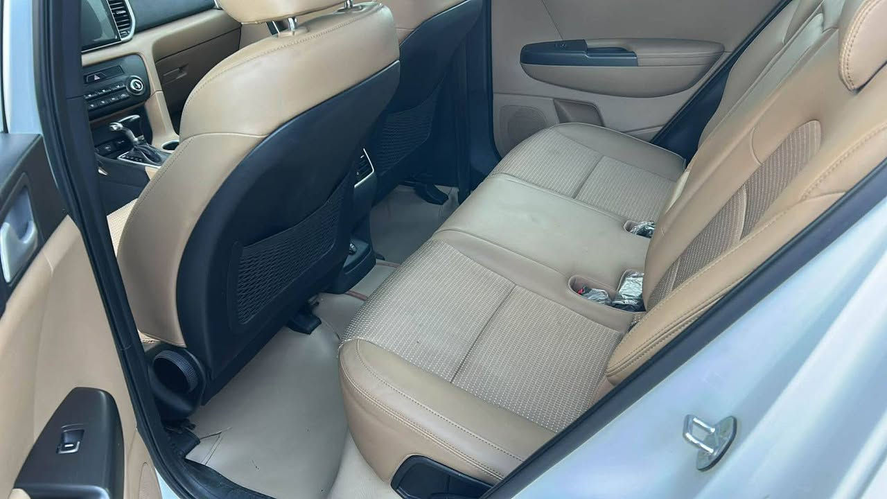 السلام عليكم سبورتج ٢٠١٩ شكل ٢٠ دوليه ماشيه ٤٣ الف مكفوله حساس امامي خلفي مري شفط شاشه اندرويد كامره خلفيه داخل حمصي ٣ انظمه قياده ويل جبير والسياره اخت الزيرو 
لوحه انكليزي وباسمي 
السعر ٢٠٥ 
السياره بجانب الكرخ 
للاستفسار ***********
