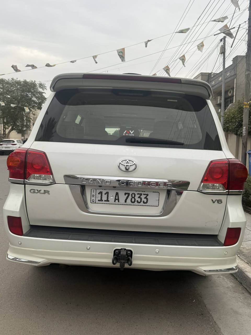 السلام عليكم 
للبيع لاندكروز GXR فول V6سته سلندر
موديل 2012 بغداد رقم  جديد هزه جديده 
سياره بيه 3قطع صبغ جاملغ وبابين وبيه باردبالجاملغ  السايق سياره جديده ونضيفه مال بيت سياره 
كير مكينه كفاله  باسمي تحويل ثاني يوم 
السعر 335وبيه مجال 
مكان بغداد السيدية ***********
