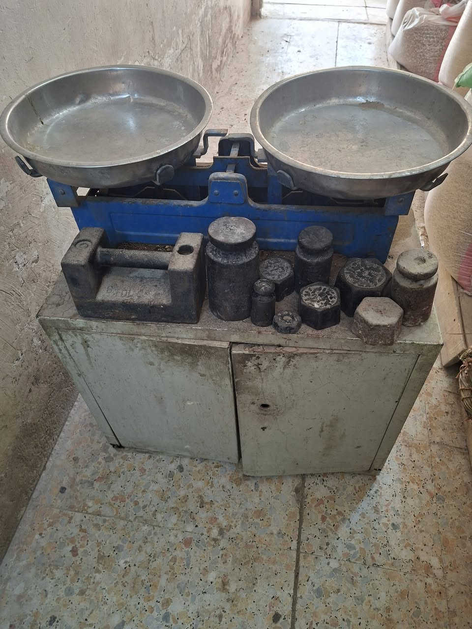كامل هوه وغراضه مناسب مال تعزيله ***********
