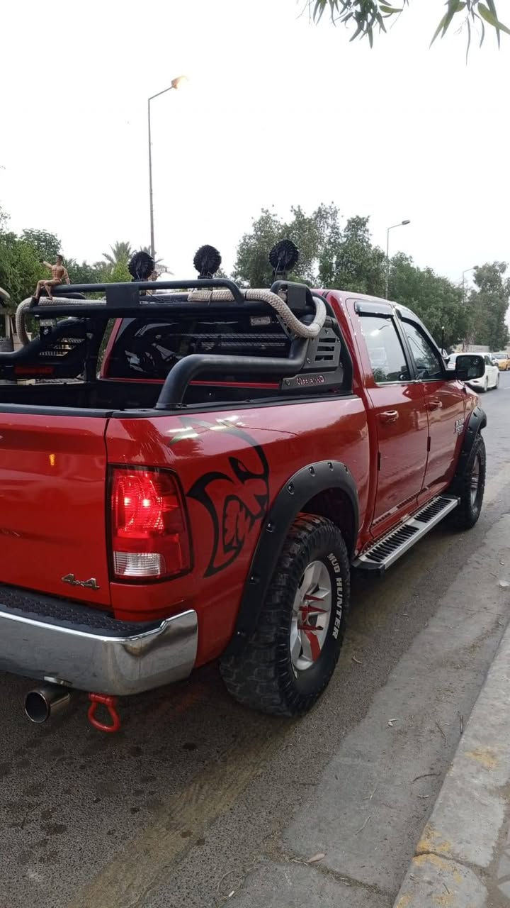 دوج رام 1500
لون مميز احمر طماطه 🍅 
موديل 2022 
باب طويل بدي قصير المرغوب 
حجم المحرك 3600. V6 
تنفس طبيعي 
شاشه حجم كبير 
كير ماوس 8نمر 
تبريد قطعتين ثلج 
نضام مانع انزلاق 
دوسات جانبيه 
نفاخات جاملغ 
كشن منفصل دبل جكمجه 
دوشمه+نايلون كشنات احمر 
أرضية تغليف جلد احمر
تحكم استيرن 
سستم اناره رماش خلفي 
رماش بنيد بروجكترات 
اناره جاملغاتاحمر  
اناره محجر كامل 
 داش كام 
لايت زنون 
محجر بدي سبورت 
تخم تاير جبلي جديد 
إضافة تعلاوه انجين ونصف 
سستم اكزوز تحكم ريمونت 
إضافة صافره 400 واط 
كامره دواره
سيرفس جديدباتري تخم بلاكات 
فحص مجاول

صدر جديد 
سياره وارد امريكي تبديل قطعة وحده وحافه البنيد بارد
السياره مصروف عليها 
السعر 250$ وبيها مجال 
المكان الزعفرانيه ***********

