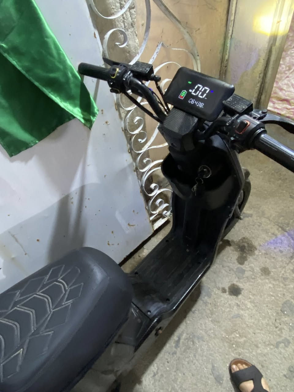 السلام عليكم
دراجه شحن R9 للبيع 
2025 
كفرات كاربون فايبر
عقل رياضي 
سعرها 380 وبيها مجال حك الجيه
***********
