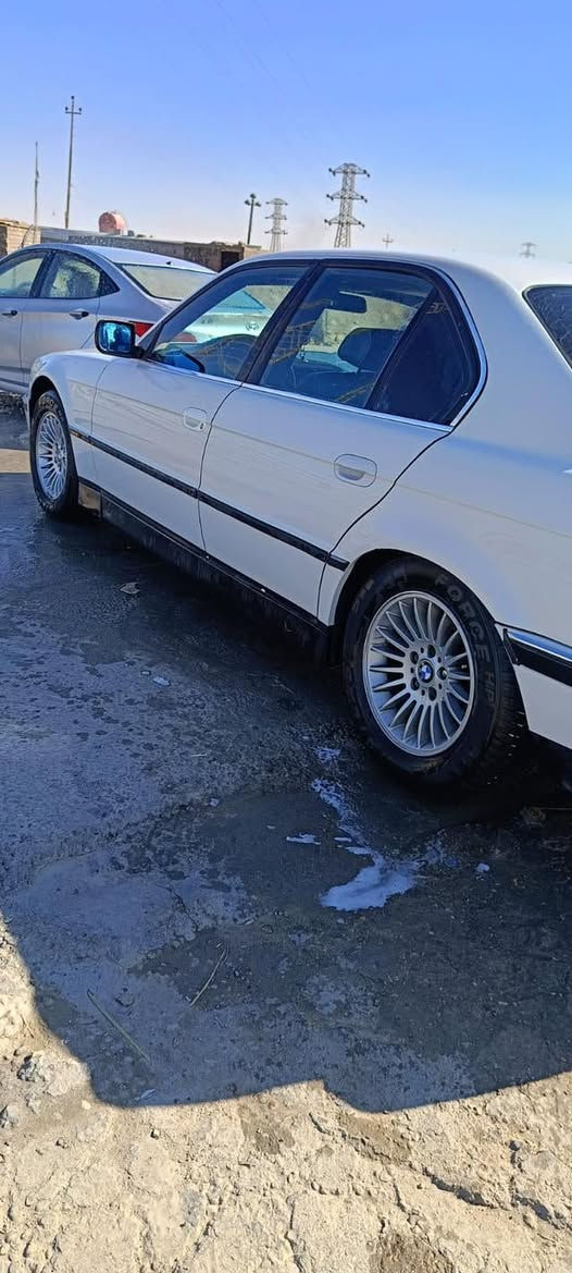 سلام عليكم بي ام خفاش  محرك ٣٠ رقم سليمانيه بسامنه مديل ١٩٩٥ سياره جاهزه كل نقص مابيه 

مكفوله بدي وكير ومحرك ممصبوغ بلاد. تخم تاير وحداديه بجيس كهرباء كله جاهزه 

السعر٧٤ وبيه مجال بسيط حك الجيه مكان البصره القرنه 

***********
