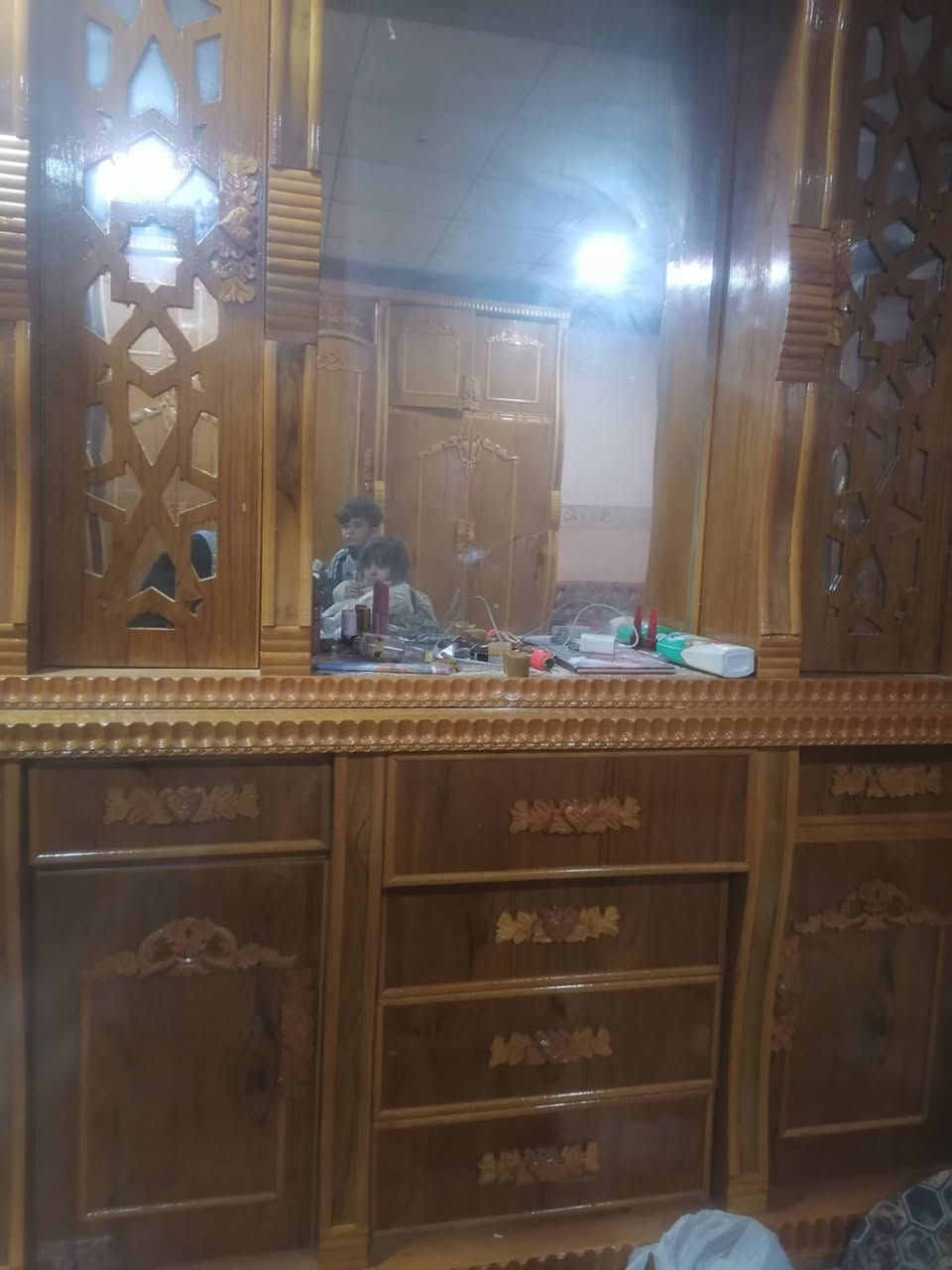 #للبيع غرفه ابراج  مستعمل قليل اخو الجديده 
سعرها معا الدوشك  مليون قفل الشراي خاص  
#متابعه للحساب فضلاً وليس أمرا


**إذا كنت صاحب هذا الإعلان وتريد حذفه لأي سبب، رجاءا أرسل رسالة إلى الدعم الفني**