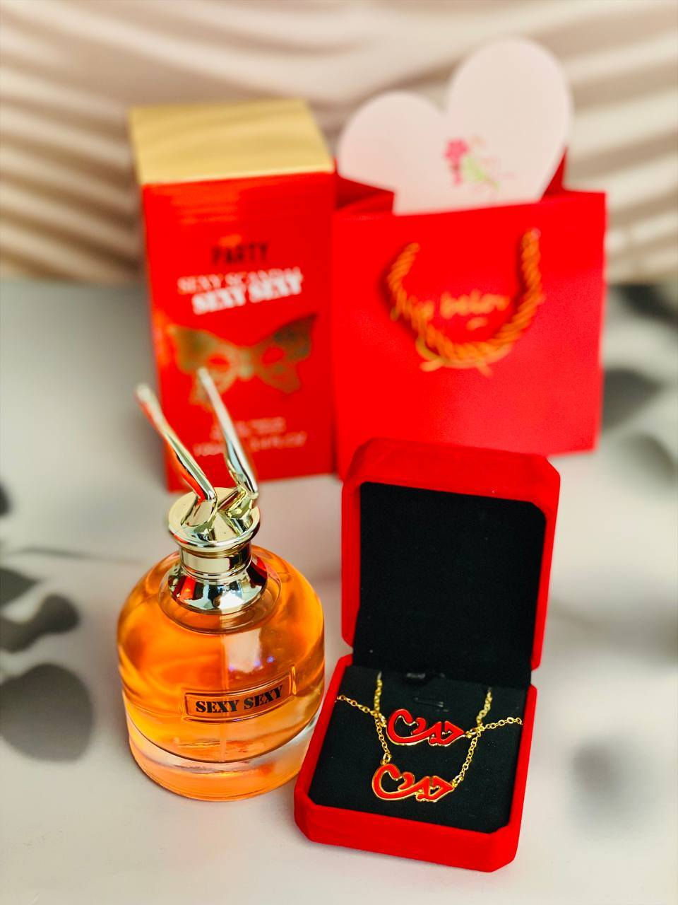 �🎁 عيد الحب غير… ويه هدية تحچي عشق 🎁💘
بوكس فخم بلون الحب ❤️
عطر Sexy Sexy يفوح أنوثة ودلع 😍
وعقد قلوب ناعم يربط قلبين بسلسلة حب 💞✨

💌 هدية تخلي اللحظة ذكرى
وتخلي الابتسامة ما تفارك الوجه 😊
للحبيبة… للزوجة… أو لشخص غالي عالقلب 💋

سعر البوكس 21 الف


**إذا كنت صاحب هذا الإعلان وتريد حذفه لأي سبب، رجاءا أرسل رسالة إلى الدعم الفني**