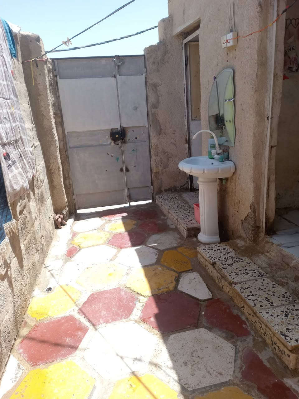 سلام عليكم مكلف بلنشر بيت لبيع تجاوز نص قطعة واسط نعمانية صعدة مال جمهورية غرفتين كبار وترك وصحيات وطارمة سعرة 10ملاين وبي مجال رقم صاحب البيت ***********
