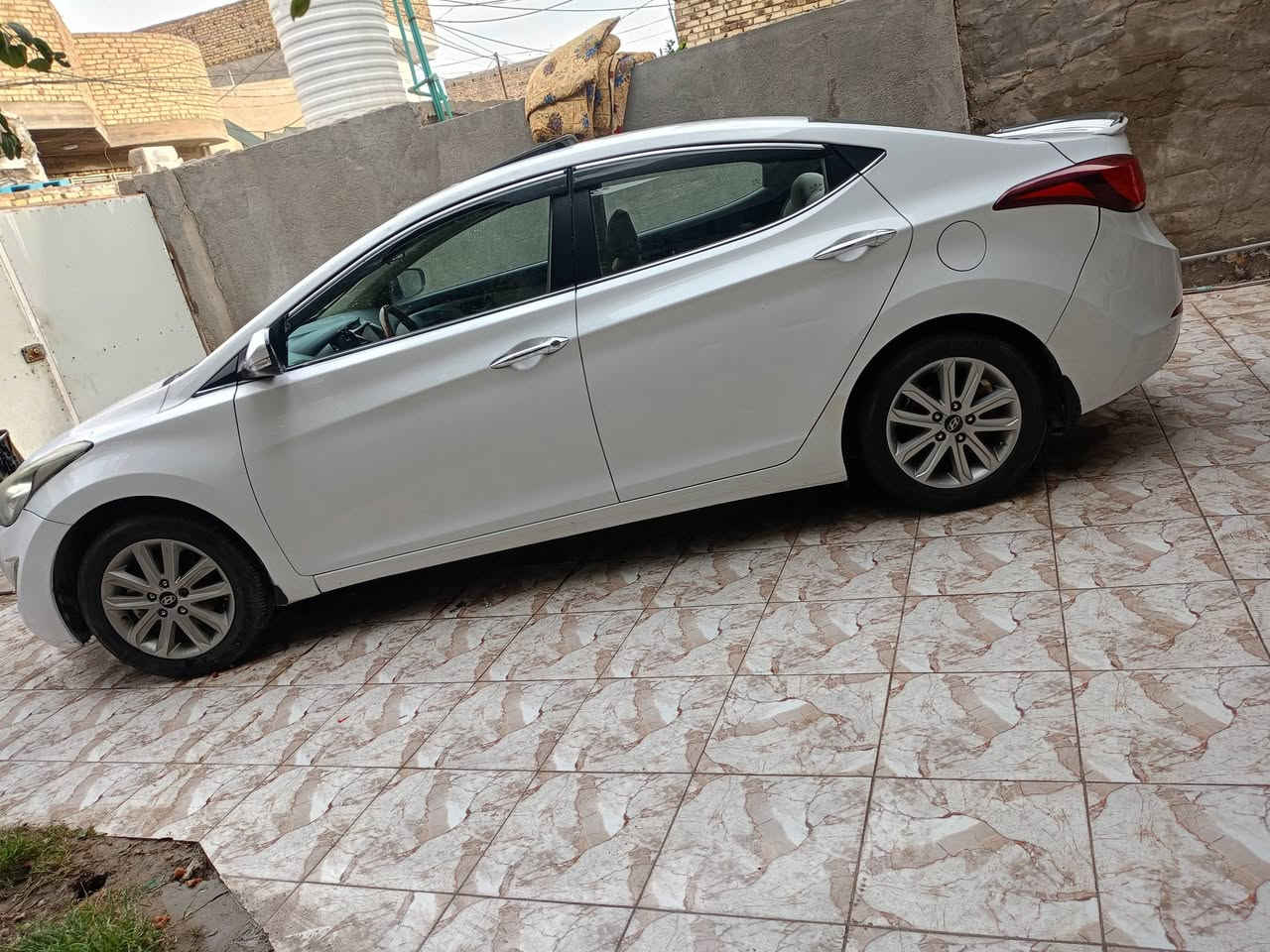 سلام عليكم النترا موديل 2016بيه قطعتن بدون دواخل مكينه 1800دوش  جاهز من كير ومكينه وحديه وتبريد وتخم تاير رقم بغداد انكليزي العنوان حله السعر 113وبيه مجال قليل ***********
