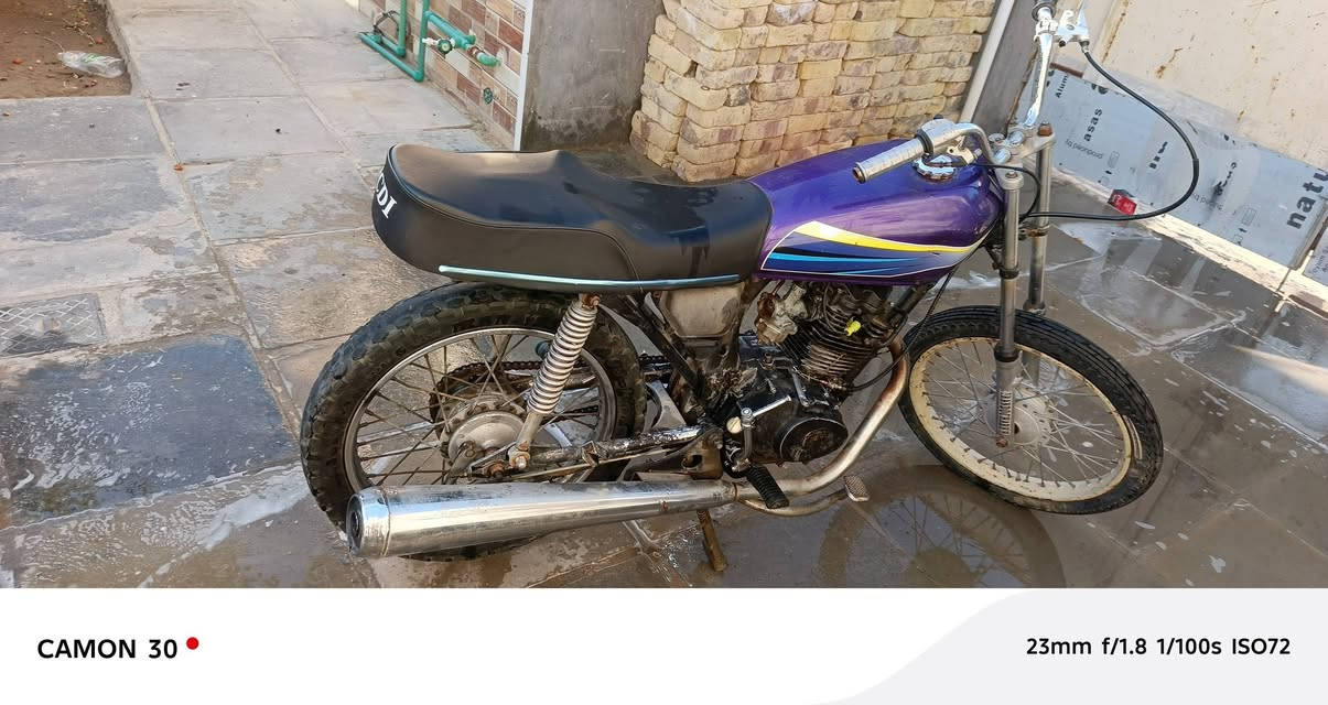 للبيع دراجتين كلك مكاني نجف ابصخير وحده 150 قفل وحده 300 *********** مو يراسلني واحد ها هاي تُعباُنٌهْـ ماعرف شنو ابيع مال شغل اني  تاخذك للشغل وترجع💞
