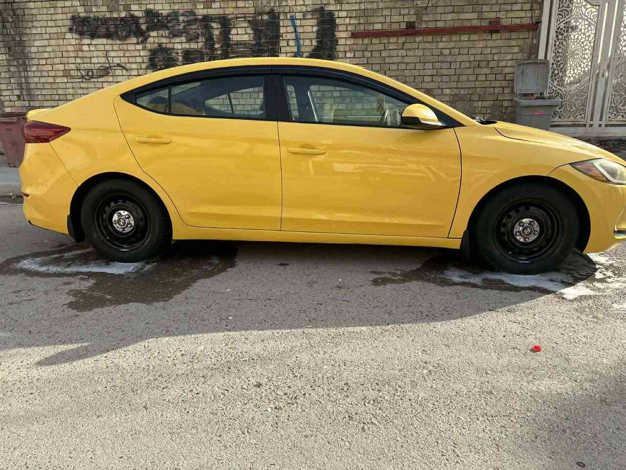 سلام عليكم عارض سياره للبيع
انتره موديل ٢٠١٧ حادثها بس الحافه مالت البنيد بدون أي دواخل محرك ٢٠٠٠دوش السياره ليبل واحد حداديه كفاله محرك لاتبخير ولاتنقيص كير أي تي تخم تاير جديد السياره كفاله عامه من المعجون 
العنوان بغداد 
الرقم ***********
