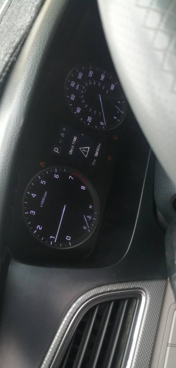 سوناته مديل ٢٠١٥ امريكيه السياره جاهزه من كلشي تخم تاير جديد حداديه جديده كير اوتو تدفئه تبريد شغل فول إشارة ترحيب  اشاير بلمري ثلاث انضمه قياده السياره بيها ثلاث قطع واحد بأمريكا وثنين بلعراق بدون دواخل بنيد حادث امريكه وباب وره السايق مثل ماموضح بالصوره وقبقب الجنطه السعر المطلوب 117 وبيها مجال للطيبين رقم المبايل ***********
