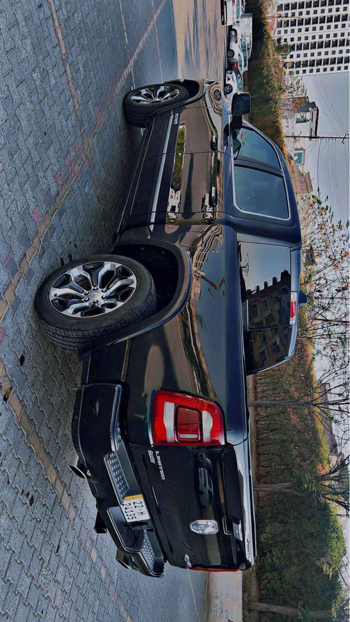 دوج رام 1500(( لمتد )) فول فول مواصفات

الموديل 2022

المحرك : V8 5.7L .

رقم اربيل باسمي تحويل مباشر
المواصفات :فول 1/1 
دوس كهرباء 
* دفع رباعي 4x4. فور ويل
رادار تفاعلي مع مانع تصادم. 
نقطة عمياء. .

 بجم كبس
* دوسات جانبية كهربائية.

* المصابيح الأمامية زنون.

* كشافات الضباب زنون. 

* المصابيح الأمامية والمصابيح الخلفية LED. 

* دخول ذكي (بصمة). 

* تشغيل عن بعد.

* مقاعد من الجلد الفاخر. 

* المقاعد كهربائية مع ميموري.

* المقاعد الأمامية تبريد وتدفئة.
الستيرن تدفئه 
شاشة كبيرة 12 أنچ.

* نظام ملاحة نفكيشن GPS

* حساسات امامية وخلفية.

* 

* مانع تصادم خلفي. 

* مكيف خلفي.

*محدد سرعة.

* ويل كروم قياس 24 انج.

* مرايا كهربائية جانبية من الكروم قابلة للطي كهربائيا.

* شاحن موبايل لاسلكي (واير ليس).

* الشباك الخلفي كهربائي
* غطاء من الجلد للصندوق الخلفي .

* امكانية تعديل ارتفاع دواسات البنزين والبريك.

* هاند بريك كهربائي.

* جوبلسات جگات تصعد وتنزل 

* حساسات امامية. 

* حساسات خلفية. 

*

* مرايا مع خاصية التعتيم الذاتي. 

* مساحات تخزين إضافية 

*باب طويل بدي قصير مرغوب

* سعر 350 و بي مجال للشراي 
***********
الحادث باللصور 👇🏽👇🏽👇🏽👇🏽👇🏽
بالاضافة الى طخه بالباب الامامي السائق ومصلحه
