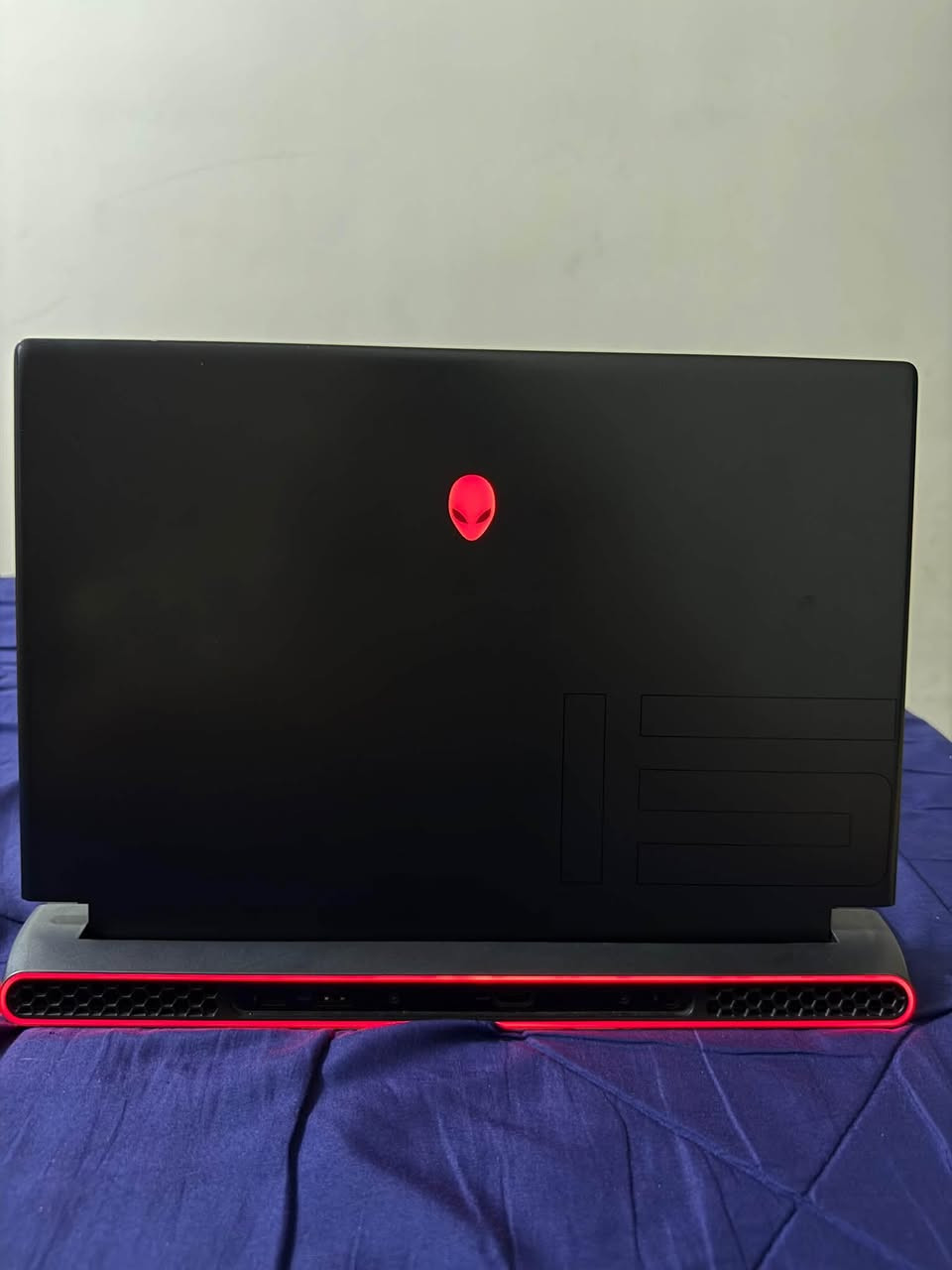🔥 للبيع وحش الألعاب والأداء الخارق 🔥
💻 Dell Alienware m15 R6 — فخامة + قوة + أداء احترافي

بالكامل من معدن الالمنيوم ⚙️

نظام دخول ببصمة الوجه 🤩

⚡ المواصفات:

🔹 CPU: Intel Core i7-11800H (8 Cores / 16 Threads)

🔹 GPU: RTX 3070 8GB (نسخة 130W القوية جدًا)

🔹 RAM: 16GB DDR4  

🔹 SSD: 512GB NVMe GEN 4×4

🔹 الشاشة: 15.6 FHD / 360Hz 🔥

🔹 مناسب للألعاب الثقيلة، هندسة، مونتاج، وبرامج التصميم

🎮 يشغل كل الألعاب الحديثة بأداء عالي جدًا

🚀 Valorant / Warzone / PUBG / Cyberpunk بكل سلاسة

❄️ تصميم Alienware الفخم + تبريد احترافي

🔋 جهاز عملي وقوي للشغل والدراسة والألعاب

📦 الجهاز نظيف ومرتب وجاهز للفحص

📍 الموقع: بغداد يتوفر توصيل للمحافظات 

💰 السعر: (   1,350,000 فقط   )

⚠️ ملاحظة: جهاز مو لأي شخص… هذا للي يريد أداء حقيقي وفخامة Alienware الأصلية 😎

📩 للاستفسار أو الجادين فقط خاص.


**إذا كنت صاحب هذا الإعلان وتريد حذفه لأي سبب، رجاءا أرسل رسالة إلى الدعم الفني**