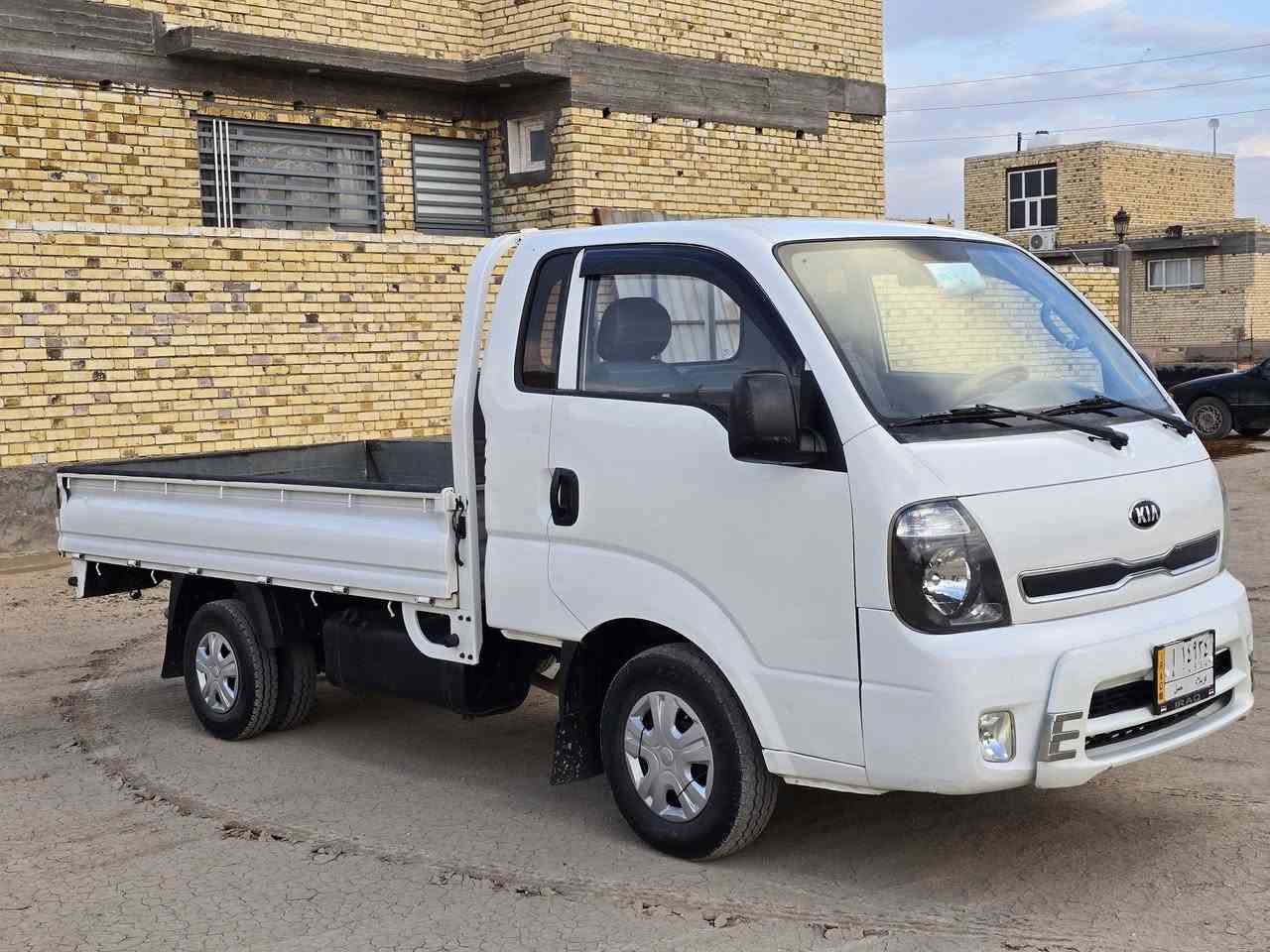 السلام عليكم
كيه موديل 2016 رقم كربلاء دولي 
سنويه مجدده 30 مشروع وطني 
مكفوله كفاله عامه سياره جديده 
كير محرك شرط 
حداديه تخم تاير شرط 
شاصي شرط 
دوشمه جديده 
السعر 115 وبيه مجال 
الاتصال *********** مكان ديوانيه
