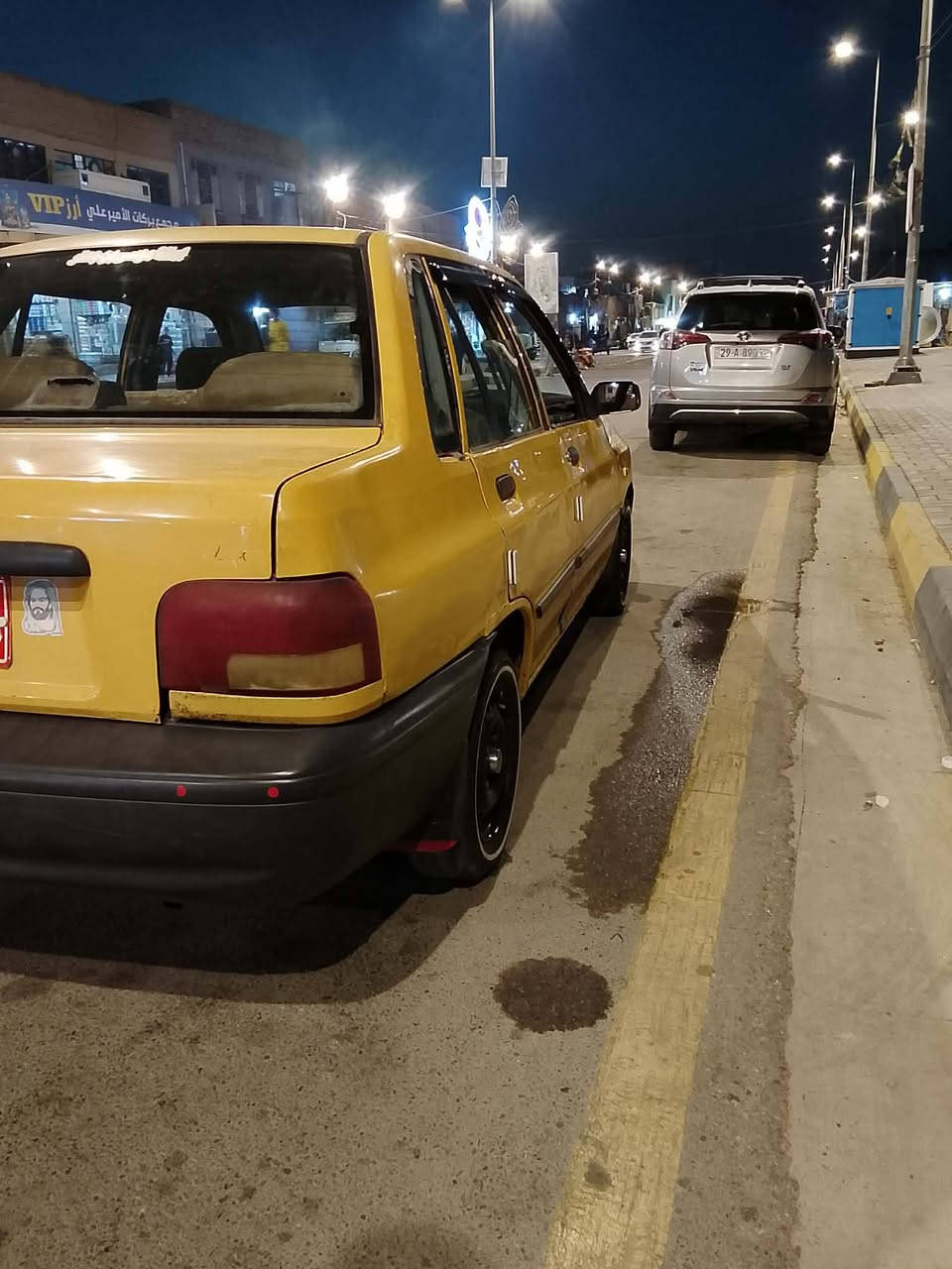 السلام عليكم شباب سايبه موديل 12للبيع
كير ومحرك نضيفات حداديه حلوه تخم تاير ابو الخط جديد رقم صدامي عليه هيئة وغرامات راعيه موجود السعر 15
وذا اصفر هه انطيك رقم نكليزي اب 24
مكان السياره واسط الكوت 
***********هذا رقم اتصال 
والثاني واتساب ***********هذا واتساب
