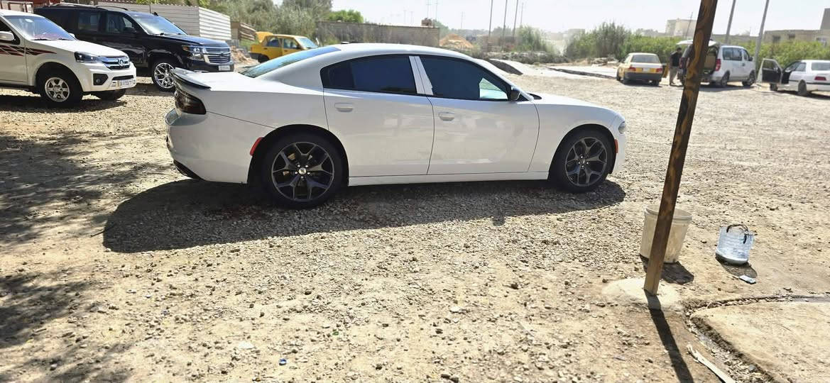جارجر 2019  sxt
سياره جديده رقم بغداد بسمي ماشيه 120
بيه بنيد مبدل وجاملغ مفتوح صور حادثه 
علا وتساب ***********
