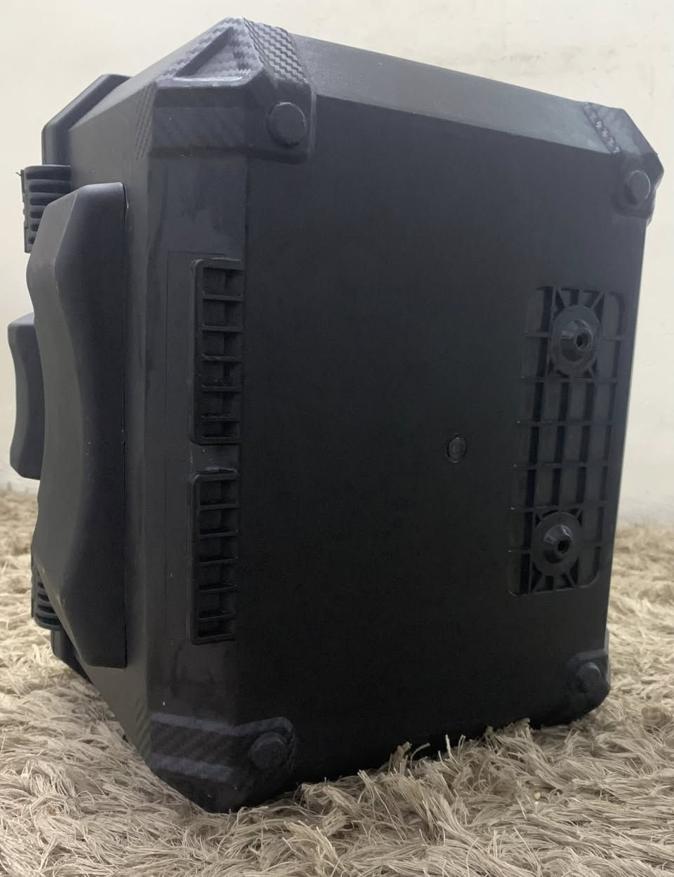 اغراض دراجة
خوذة نظيفة بس بيها شخط مثل ماموضح بالصورة 
صندوق GS وسط نظيف 
سيباية بريز طويلة نظيفة 
هورن سيدان هو وكتف كامل بس شد 
لايت زنون ابو مروحة 8500W 
جامة امامية نظيفة ABK 
بغداد البلديات 
متواجد واتساب ***********
