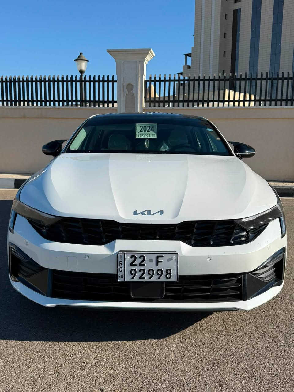� للبيع كيا K5 EX موديل 2024 خليجي
✅ محرك 2500 GDI
✅ ممشى 45.000 كم
✅ وارد خليجي أصلي
✅ رقم أربيل
✅ هزة وسنوية جديدة لحد 2027

المواصفات:
▫️ سقف بانوراما
▫️ كاميرا خلفية
▫️ مستشعرات وقوف
▫️ حساسات ضغط الإطارات (TPMS)
▫️ نظام مراقبة النقطة العمياء
▫️ نظام المفتاح الذكي (Smart Key)
▫️ تشغيل عن بعد
▫️ صندوق ذكي
▫️ مثبت سرعة
▫️ كشنات جلد
▫️ داخلية لون بيجي
▫️ فرامل يد إلكترونية (بصمة) مع Auto Hold
▫️ مصابيح أمامية LED
▫️ فتحات تكييف للمقاعد الخلفية
▫️ مرايا جانبية كهربائية

📌 السيارة خليجي وليست أمريكي
📌 كلين من التبديل
📌 بيها بعض المعالجات التجميلية البسيطة (PDR) ومصلحات خفيفة
📌 جاهزة للفحص بأي مكان

💰 السعر: 220 ورقه وبيه مجال بسيط 
الانبار الرمادي 
***********
