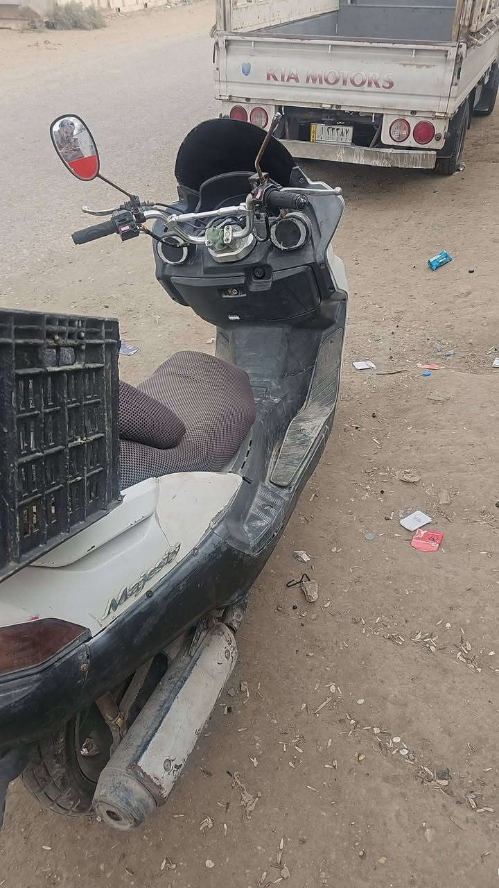 دراجه ماجسته ياباني موديل 2010 لسعر 350 وبيه مجال ***********
