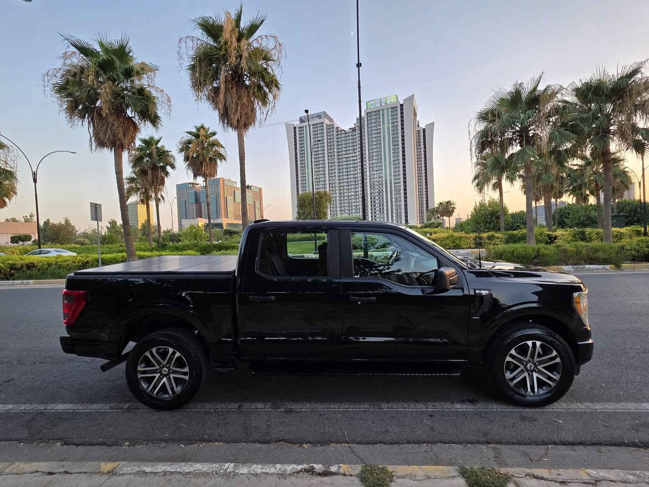 #للبيعf150
2022 stx
V8 5.0

السعر: 263$$$

ماشيه: 76 كم 
دبل أكسل(4x4)
قفل أكسل
٨ سلندر 
كير تعليك
كير 10 نمر
٢ مفاتيح
حساسات خلفية
تبريد مركزي
كاميرا خلفية دوارة 
مرايات هيتر
رادار امامي
رادار خلفي
٤ تايرات جديدة
دواسات بانزين&ستوب كهربائي
لايت ليد داخل بودي 
باب طويل بودي قصير (المرغوب)

كير و محرك و أكسل حدادية كلة بشرط

صبغ ٥ قطع بدون أرباك بدون دواخل بدون شاصي حادثها صطحي

مكان سيارة أربيل
للاستفسار: ***********
فقط بيع بدون مراوس
