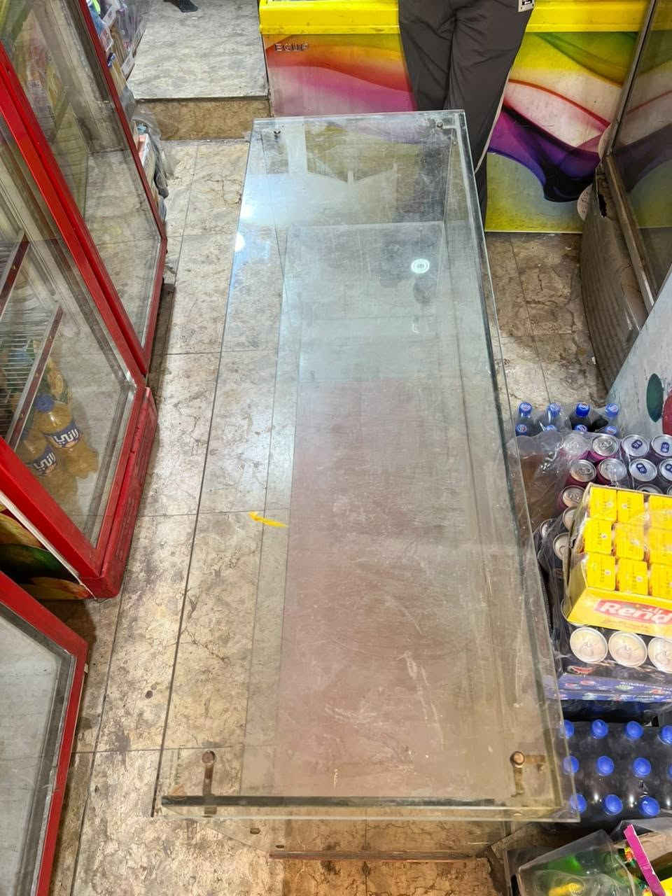 فاترينات جديده 
السعر ٧٥ 

***********
بغداد
