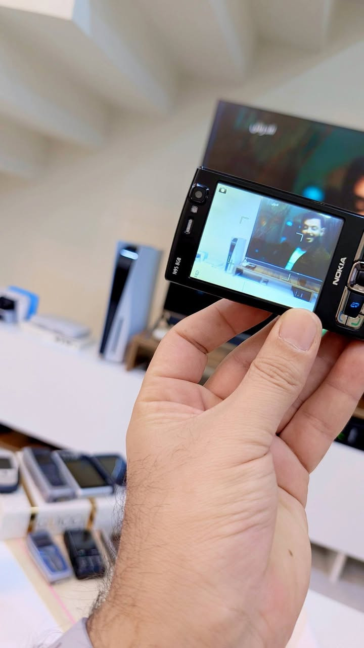 Nokia N95 black 8G 
متوفر 2 قطعة النظافة تقريبا الاثنين نفس الشي


**إذا كنت صاحب هذا الإعلان وتريد حذفه لأي سبب، رجاءا أرسل رسالة إلى الدعم الفني**