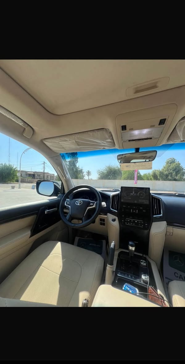 TOYOTA LAND CRUISER GXR V6 ✈️SAS ✅2020

المواصفات:

* موديل: 2020
* الفئة: GXR SAS
* وارد خليجي (GCC Specs)
* محرك 4.0L V6
* ناقل حركة أوتوماتيك (6 سرعات)
* نظام دفع رباعي (4WD)
* اللون: أبيض
* العداد: 75,000 كم (قابل للزيادة)
* لوحة رقم: بغداد

التجهيزات:

* فتحة سقف كهربائية
* تشغيل بصمة (Smart Key)
* تشغيل عن بُعد (Remote Start)
* دخول ذكي (Smart Entry)
* شاشة لمس
* نظام ملاحة (GPS)
* كاميرا خلفية
* حساسات أمامية وخلفية
* مثبت سرعة
* بلوتوث / USB
* تحكم بالنظام الصوتي من المقود
* مكيف أوتوماتيك أمامي وخلفي
* جنوط ألمنيوم أصلية
* مصابيح LED نهارية
* نظام الزحف (Crawl Control)
* نظام اختيار التضاريس (Multi-Terrain Select)
* مساعد صعود المرتفعات (HAC)
* مساعد النزول من المنحدرات (DAC)
* قفل الدفرنس الوسطي
* نظام الثبات الإلكتروني (VSC)
* نظام مانع انغلاق المكابح (ABS)
* وسائد هوائية متعددة

🚘 ضرر سياره قماره بيها حالوب وتعدلت بتقنيه :PDR/ / / بيها صبغ بل دعاميه الخلفيه اثر طعجه خفيفه صوره قبل صبغ عدي سياره جاهزه من كلشي نضيفه اي كلوب مامشتغل بيها سياره تفيد جناي 
💰 السعر: 55,500$ قابل للتفاوض

📍 الموقع: بغداد – قرب الكاظمية

📞 للتواصل: ***********
