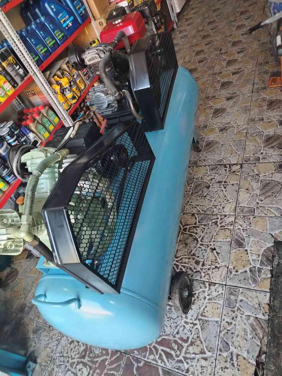 سلام عليكم
كمبريسر سنكل
الهسوه خطين كهربائي وبنزين منفصل
نضيف جدآ
مال محل حجمه ٣٢٠
شغله كلشي حلو
اليحب يتصل ***********
