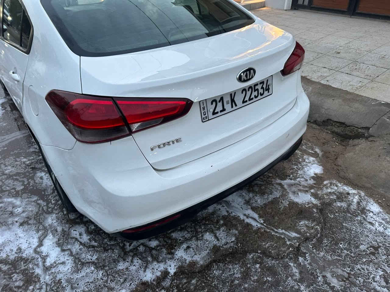 السلام عليكم
كيا فورتي 2018 للبيع لون ابيض صدفي محرك 2000 دوش الكير
 المرغوب رقم سليمانيه السيارة باسمي تحويل ماشية ٧٢ الف ميل حادث امريكا جنطة و صبغ الجاملغ الخلفي السونار و صور الحادث مرف بالمنشور السيارة كلش نظيفة ومهتم بيها 
عارضها 128 ورقة و بيها مجال بسيط 
مكاني بغداد حي الجهاد 
للتواصل خاص او على الرقم ***********
