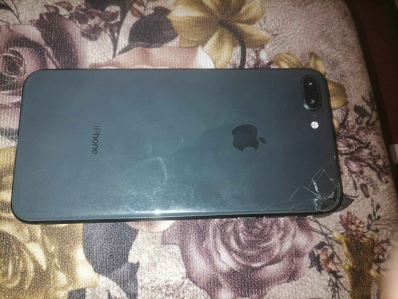 ايفون ٨ بلص للبيع ما مفتوح

ذاكره ٦٤ بطاريه ٧١

السعر ٨٠

***********
