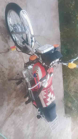 سلام عليكم دراجة نامه امتياز مديل ٢٥ ماشية ٢٦٠٠ نزلتها بشهر ٨ من وكيل محمد دراجة كلة بلا وشغال ما ناقصها اي شي اوراق اصوليه كمرك + كرتونية مكاني ديالى بلدروز اتصال على رقم *********** بس قبل ما تتصل اذا شراي اهلاً وسهلا واذا مو شراي لا تتصل وتتعبني فدوه اروحلك سعر ٦٧٥ وبيها مجال كلششش بسيط ❤❤
