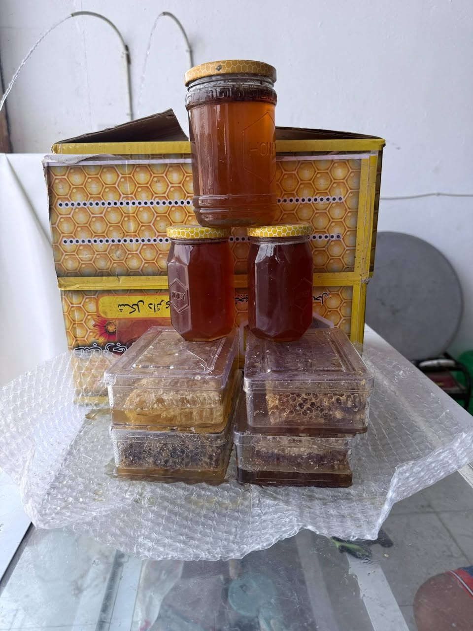 السلام عليكم ورحمة الله وبركاتة
عسل طبيعي 100 ٪
  كميه محدوده فرز جديد
***********
