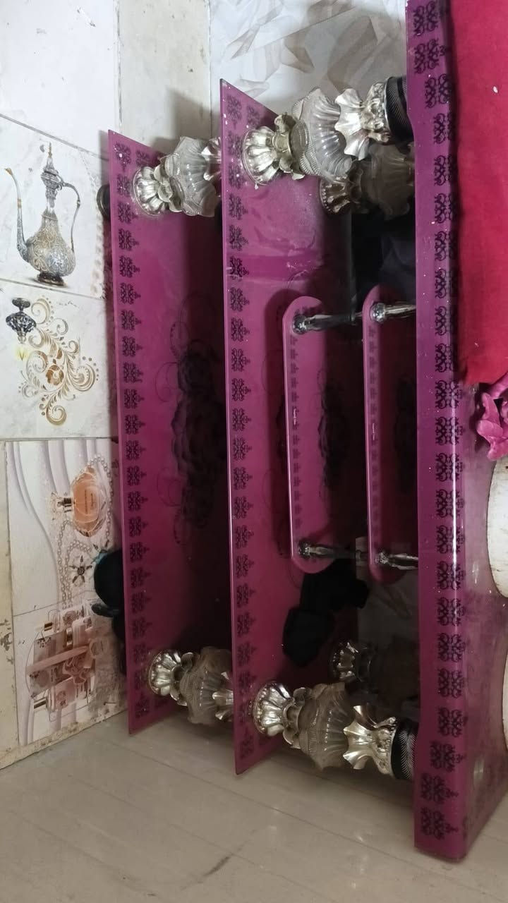 اسلام عليكم عندي هذولي الاغراض للبيع
كنتور مع ميز المرايه ب350 بي مجال
بلازمه شركه كينود سعر350 وبيها مجال
ميز بلازمه سعر 30 بي مجاال
وتساب ***********
